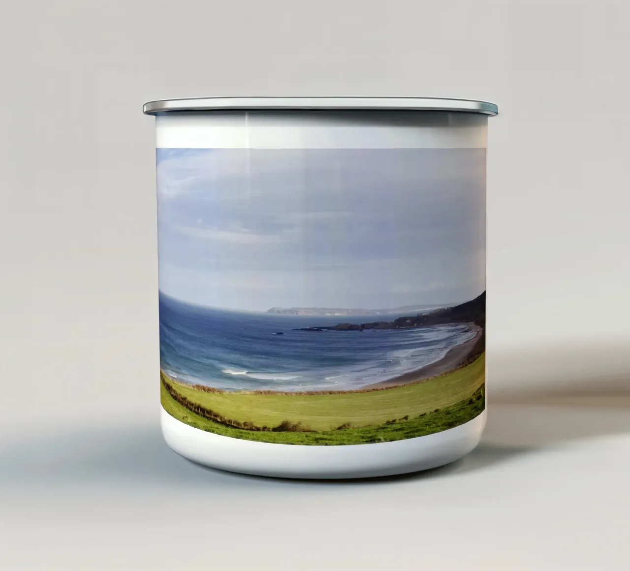 Spiaggia in Irlanda del Nord tazza in smalto da Simon Koy