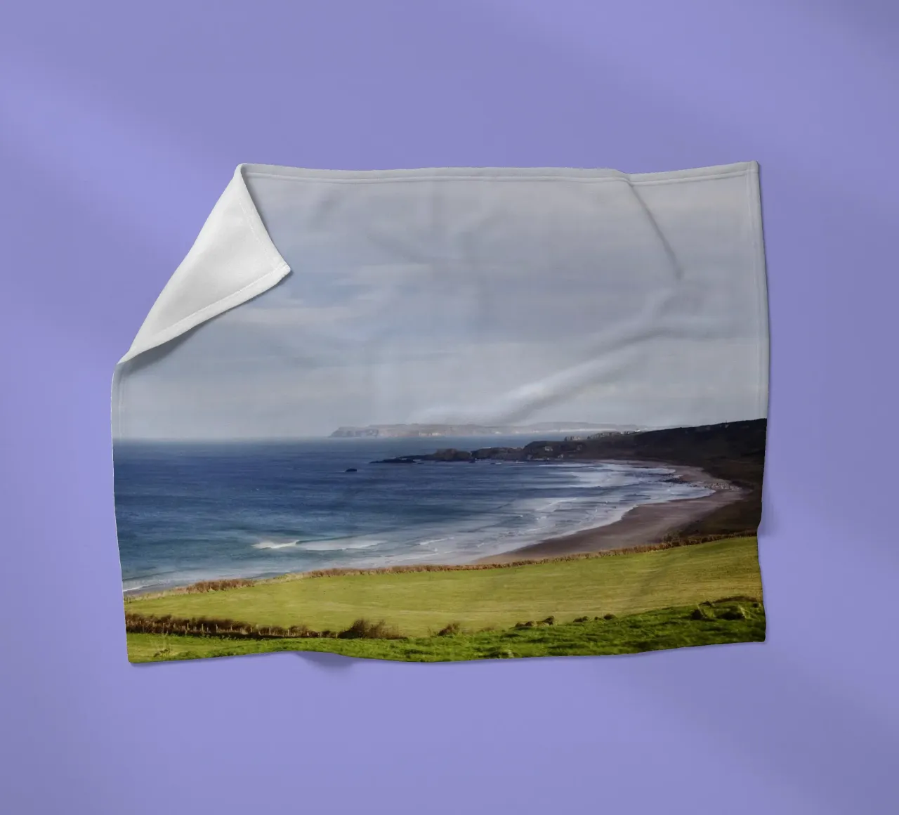 Spiaggia in Irlanda del Nord coperta in pile da Simon Koy