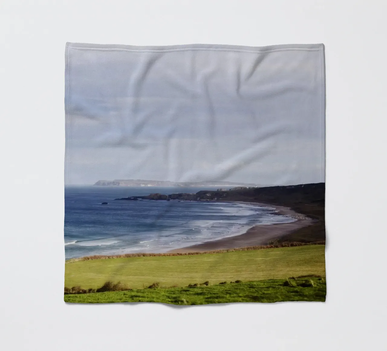Spiaggia in Irlanda del Nord coperta in pile da Simon Koy