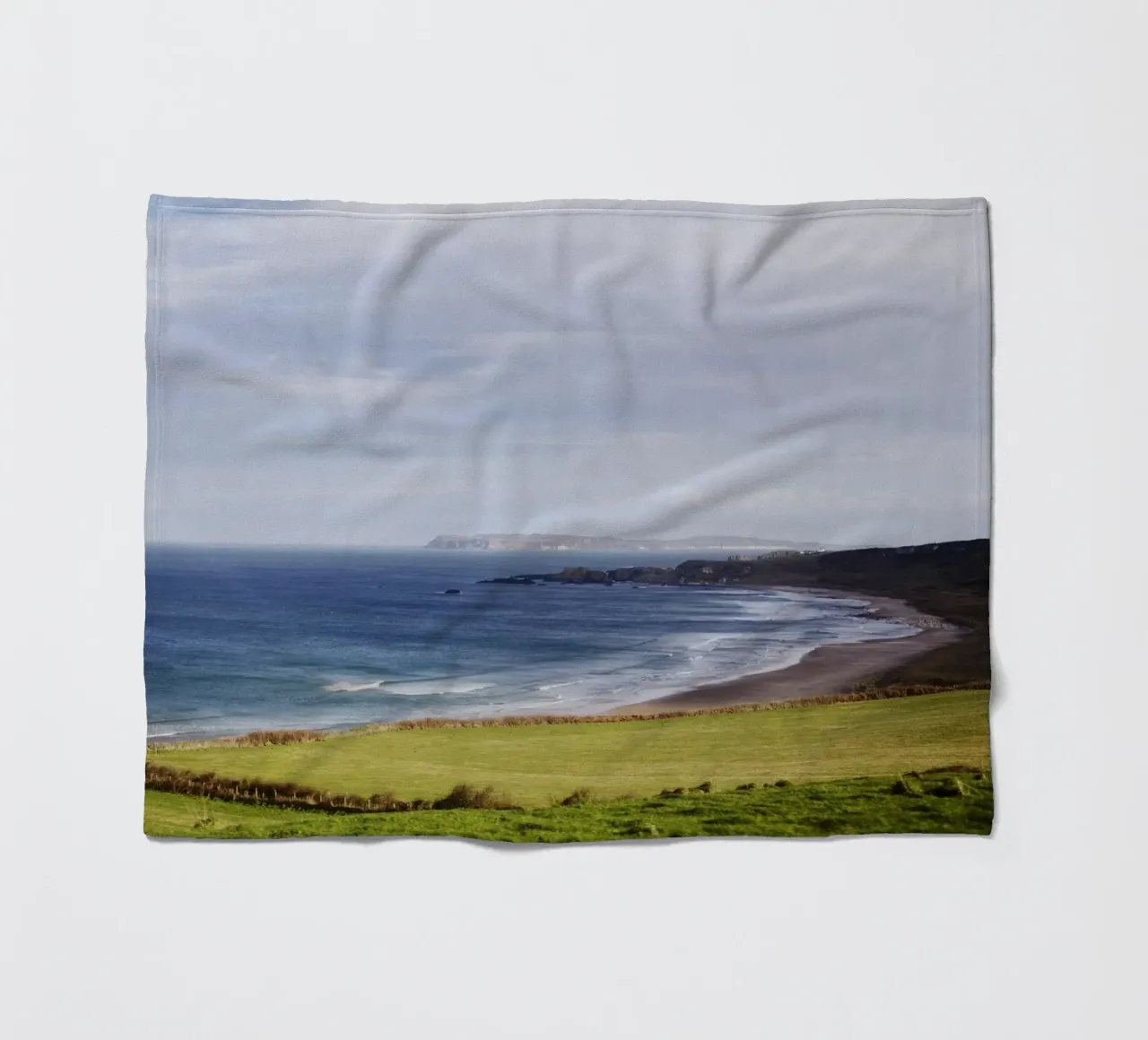 Spiaggia in Irlanda del Nord coperta in pile da Simon Koy