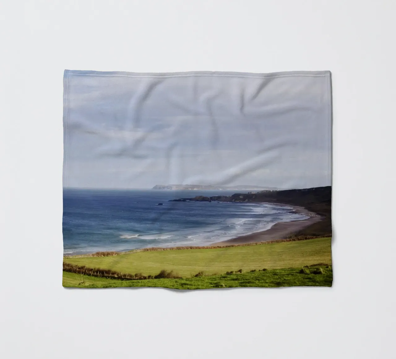 Spiaggia in Irlanda del Nord coperta in pile da Simon Koy