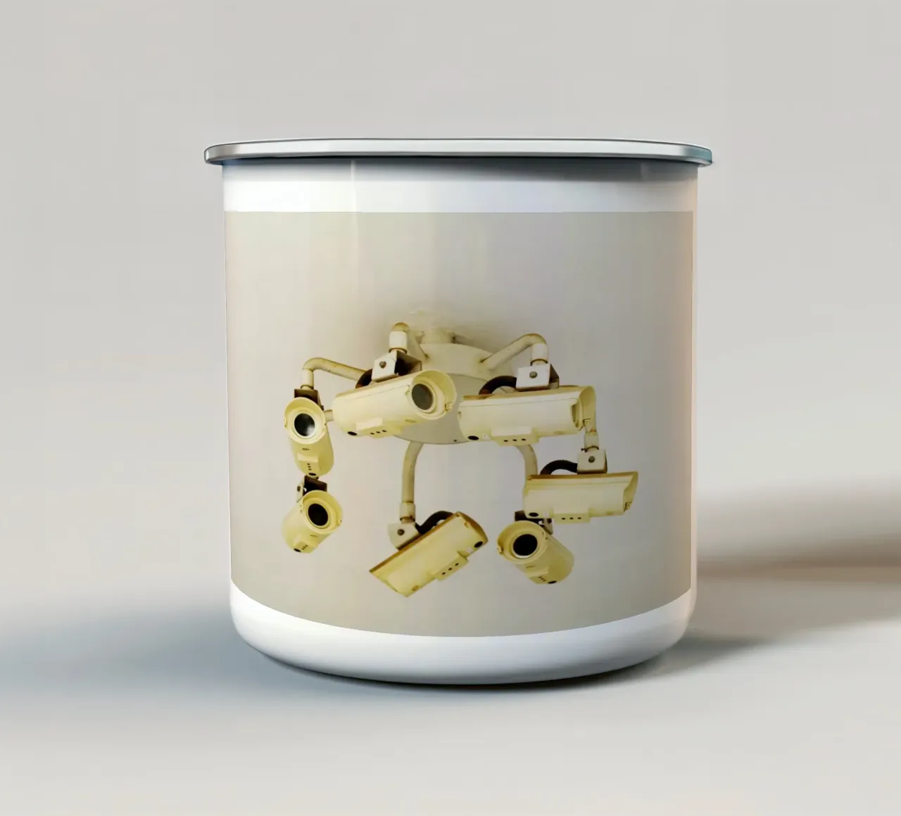 Sorveglianza totale, Singapore tazza in smalto da Simon Koy