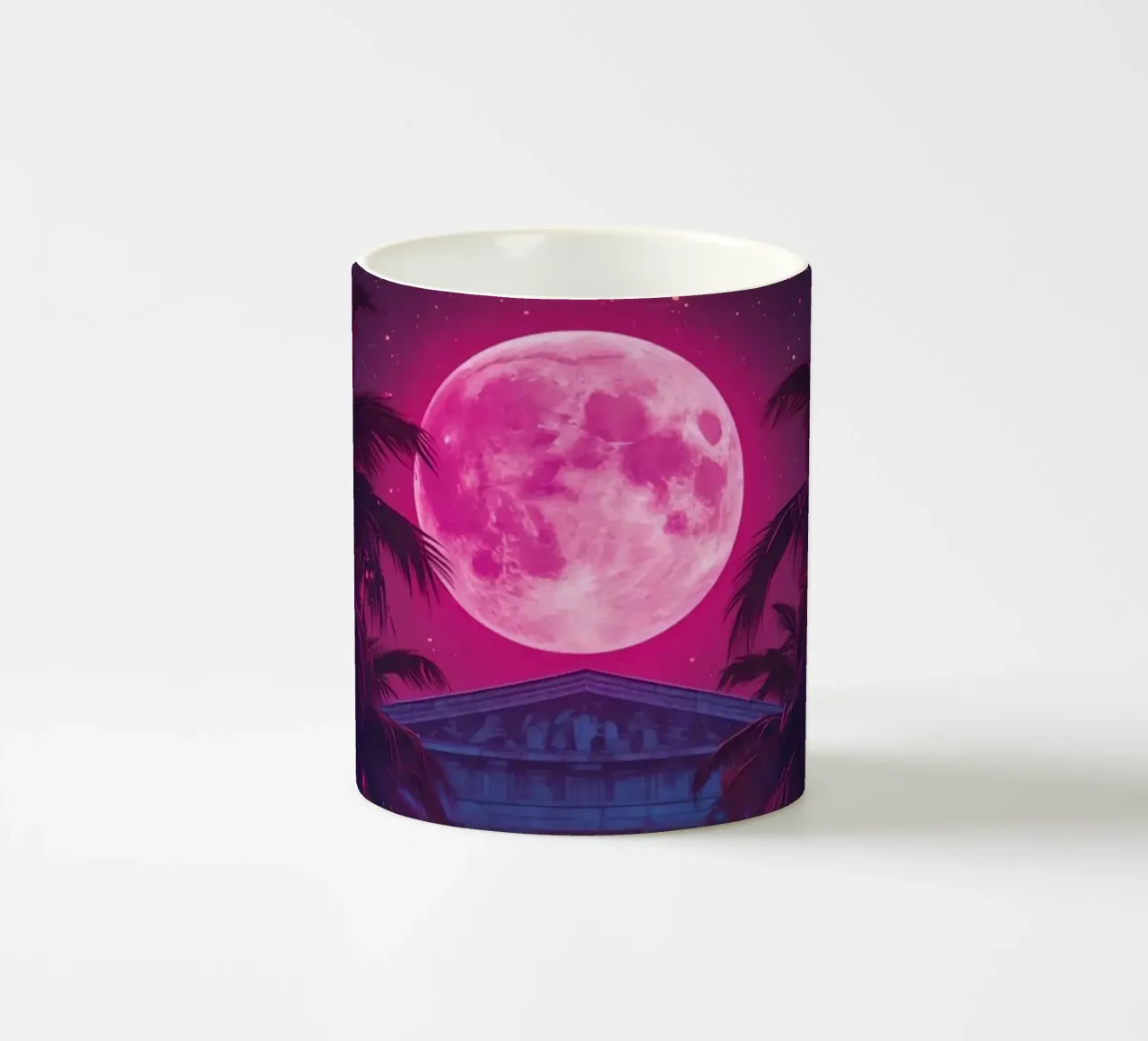 Scena notturna con tempio classico e luna rosa tazza in ceramica da DesignDoodle