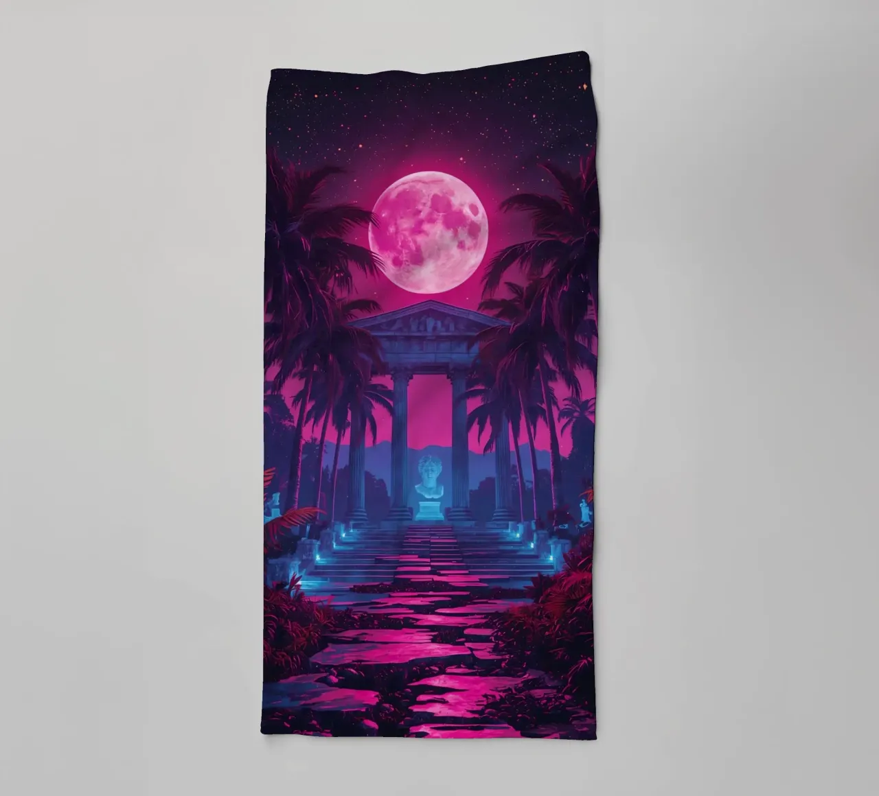 Scena notturna con tempio classico e luna rosa asciugamano da bagno da DesignDoodle