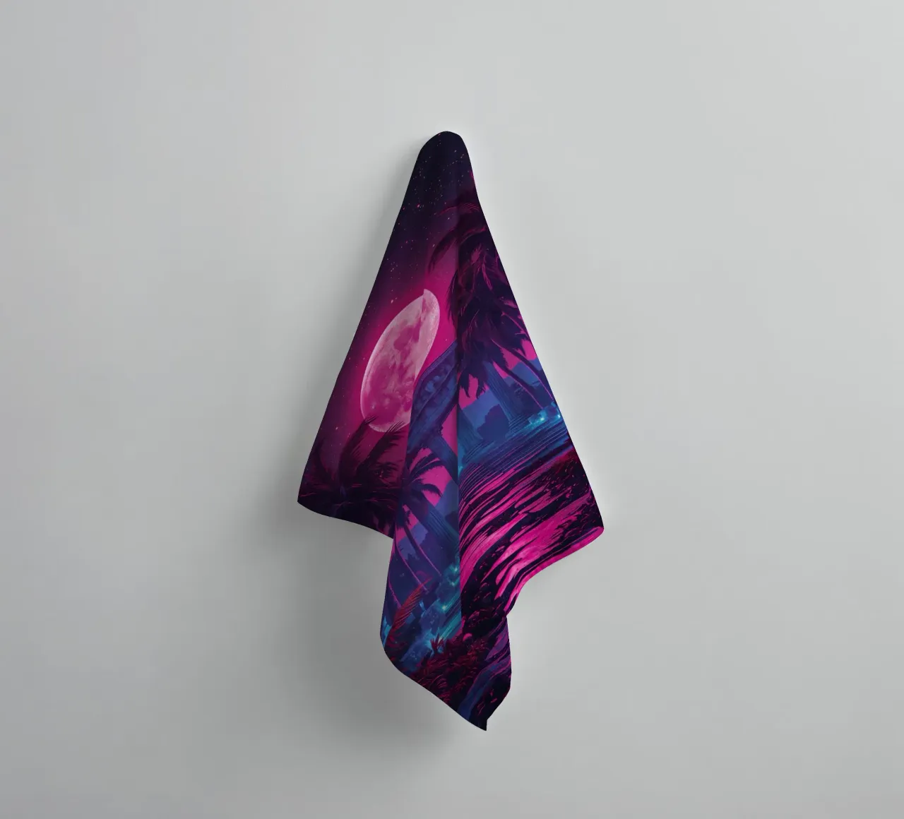 Scena notturna con tempio classico e luna rosa asciugamano da bagno da DesignDoodle