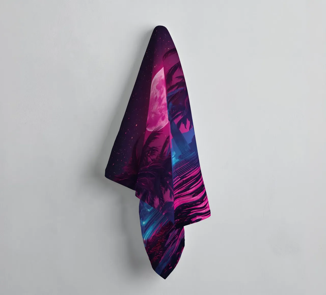 Scena notturna con tempio classico e luna rosa asciugamano da bagno da DesignDoodle