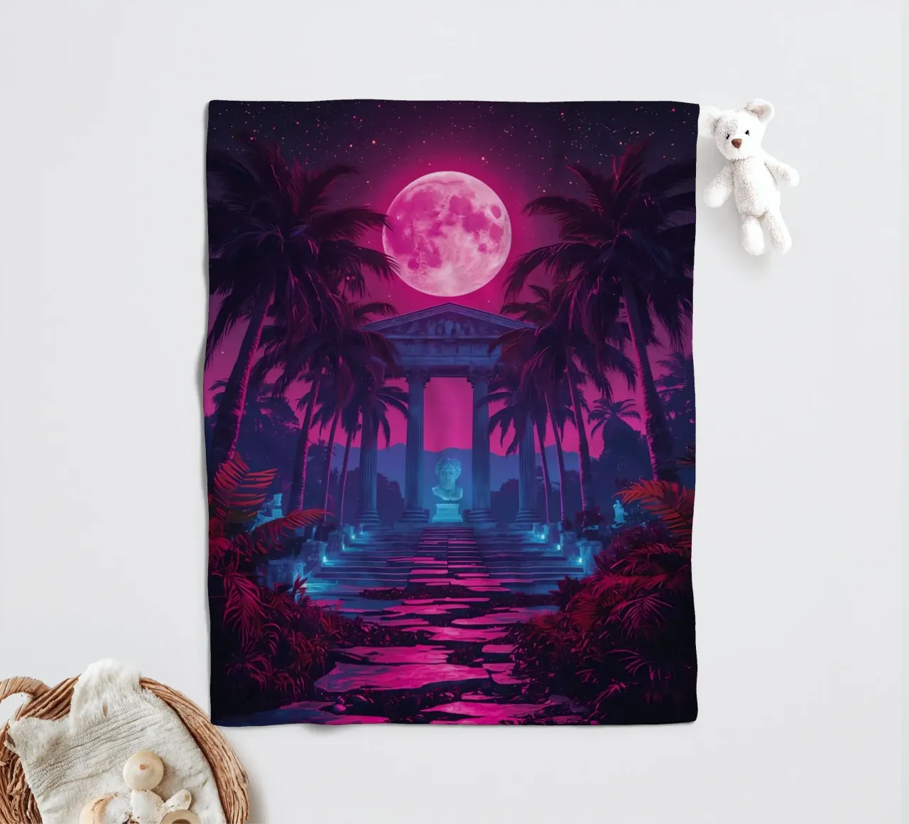 Nachtscène met klassieke tempel en roze maan fleecedeken van DesignDoodle