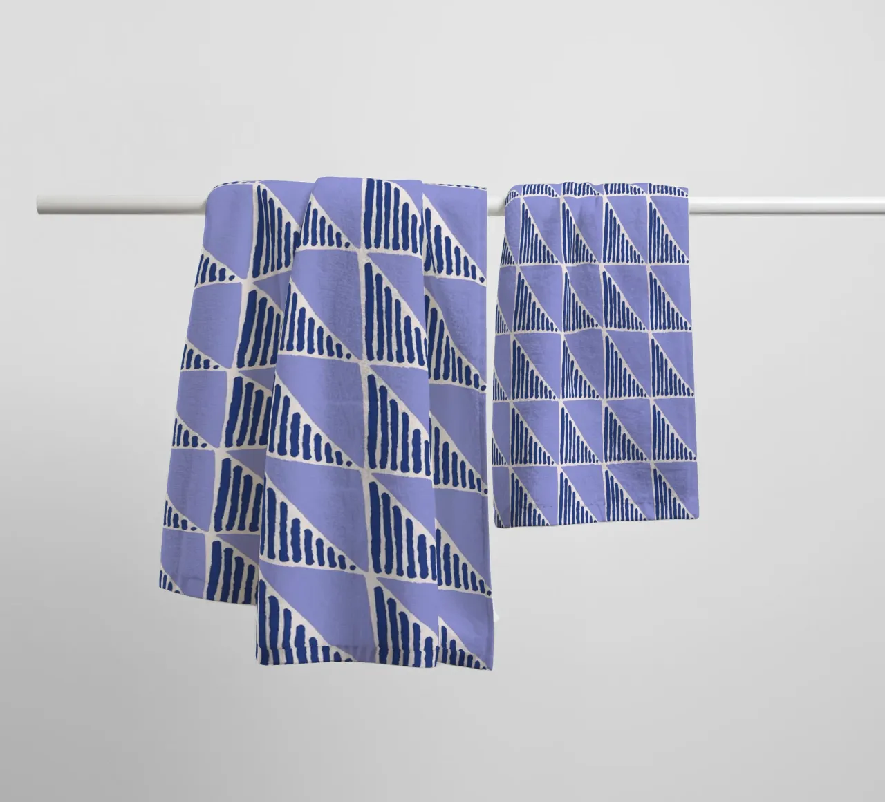 Àlex Roda - Trirayures asciugamano da bagno da The Artcircle