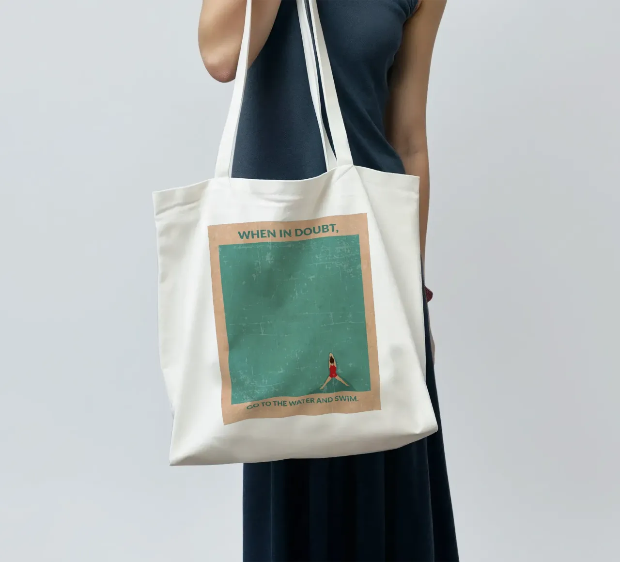 When In Doubt Go To The Water And Swim borsa in juta da Lucallie Andrei