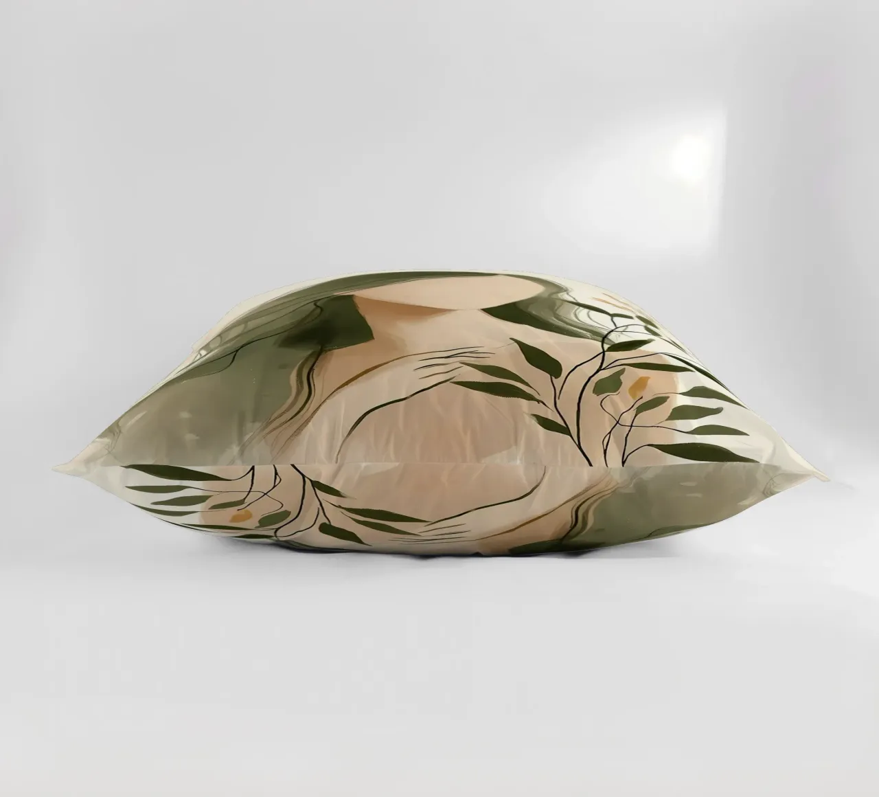 Donna con fiori di campo in verde tenue cuscino da Bloom And Brush