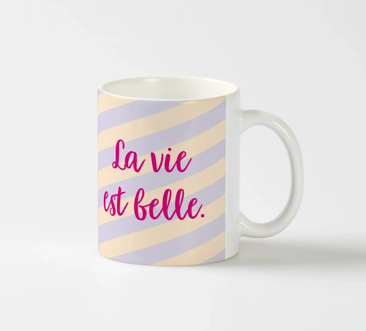 La vie est belle. Keramik Tasse von Art Fart