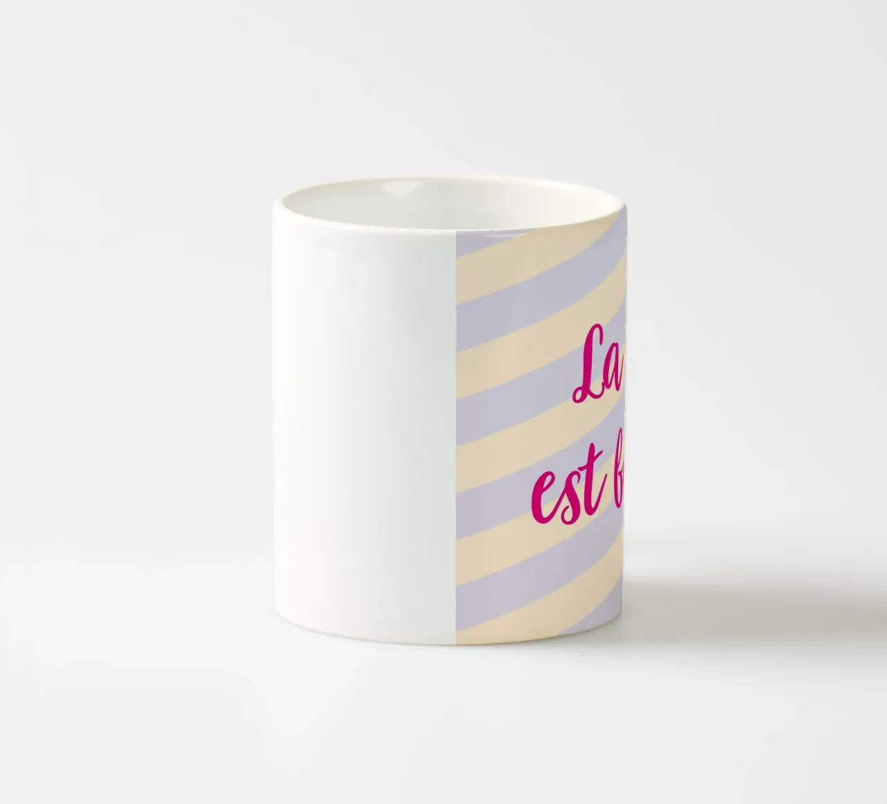 La vie est belle. Keramik Tasse von Art Fart