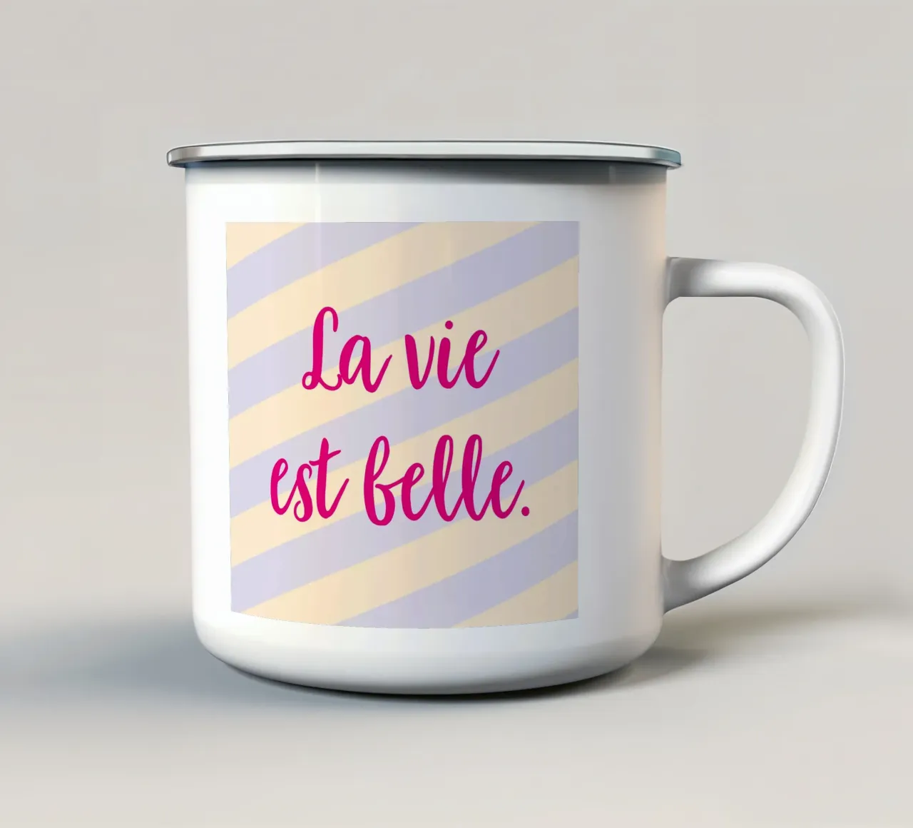 La vie est belle. mug en émail de Art Fart