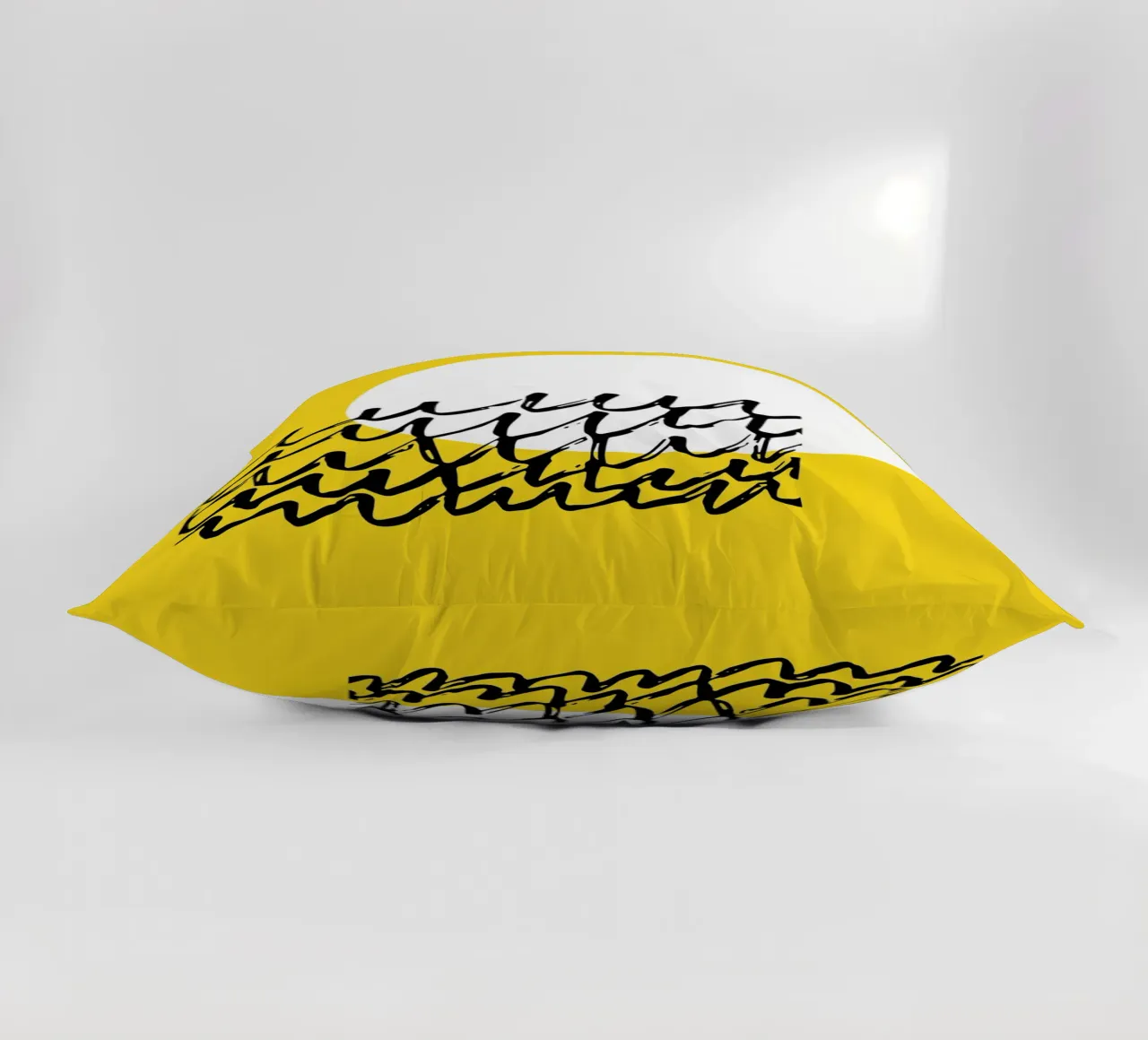 Sole Giallo Minimo cuscino da Kim Hubball Studio