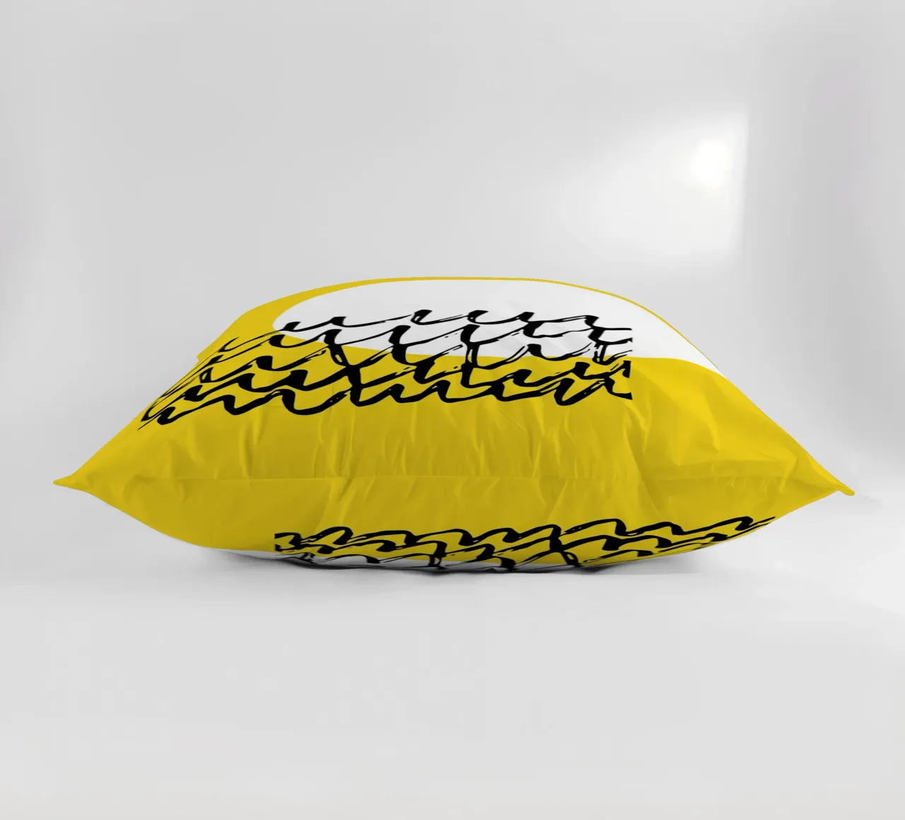 Sole Giallo Minimo cuscino da Kim Hubball Studio