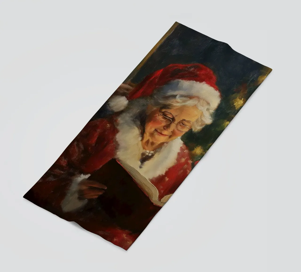 La signora Babbo Natale legge un libro davanti a un albero di Natale in festa telo mare da Cozy Vibes