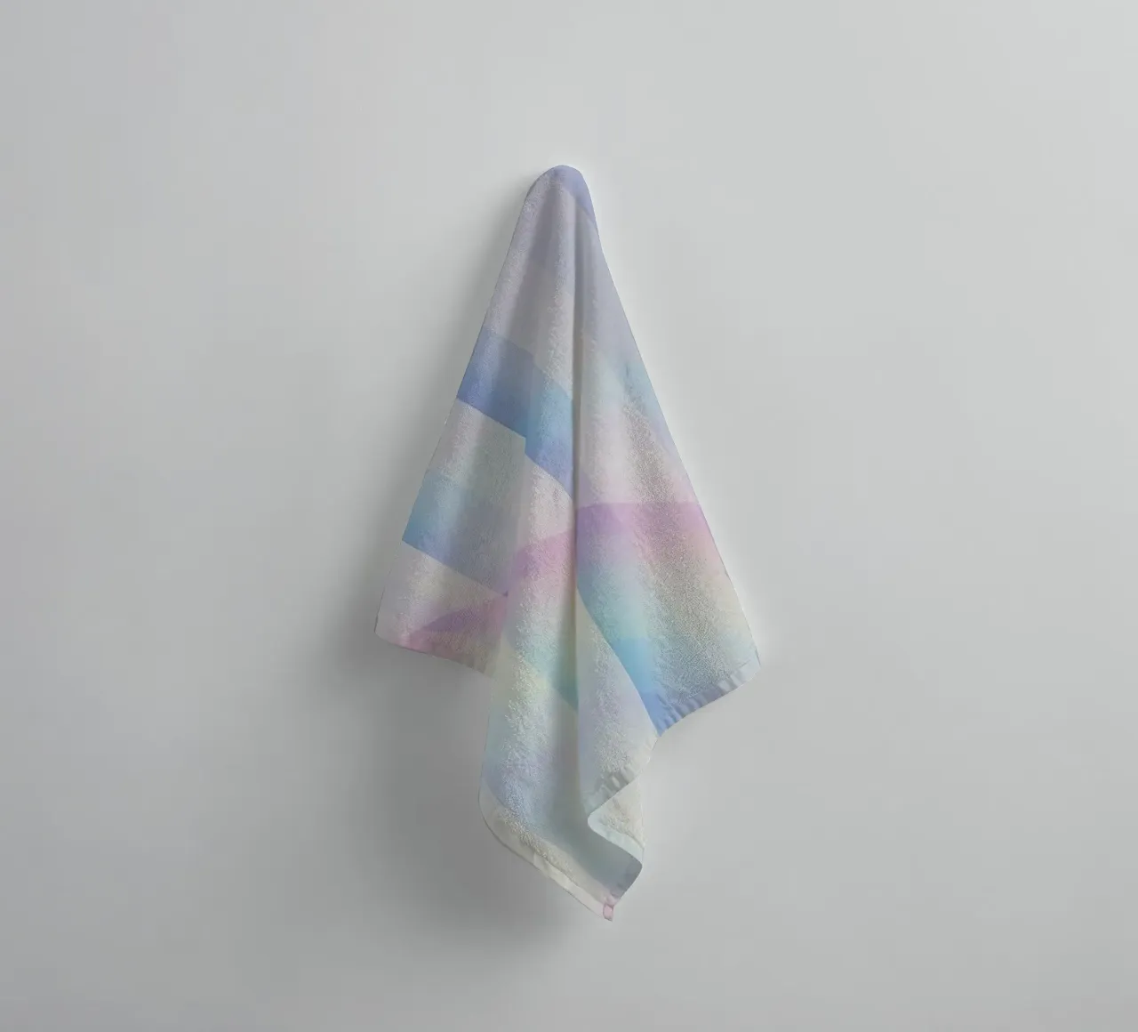Sovrapposizione di righe pastello asciugamano da bagno da DesignDoodle