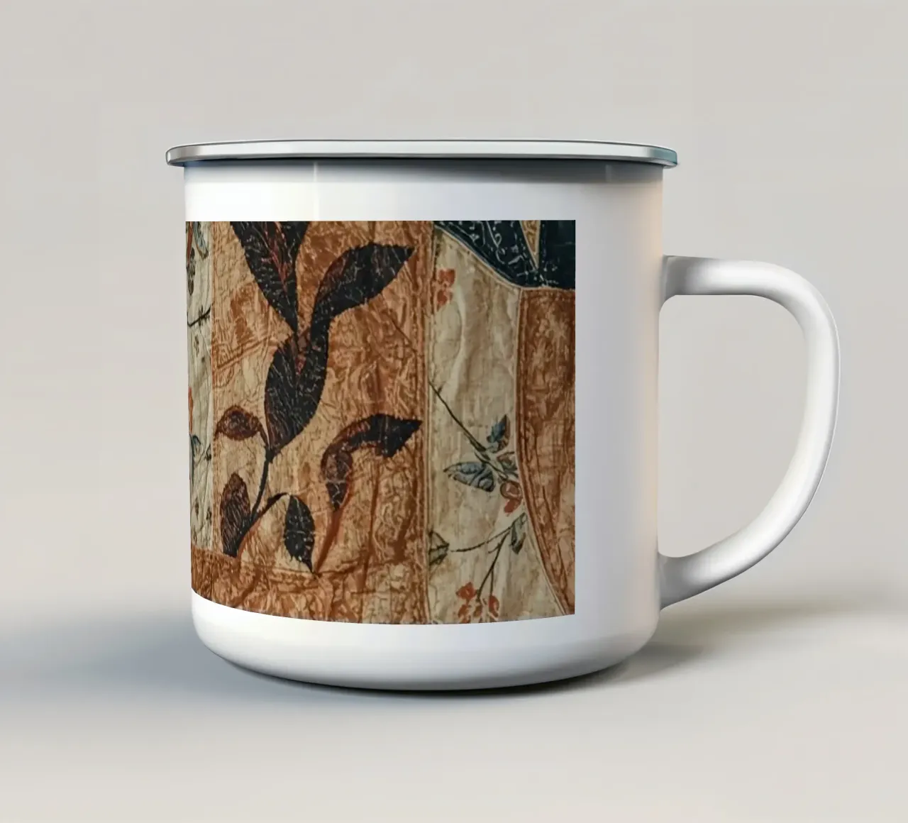 Trapunta patchwork con motivi floreali e astratti tazza in smalto da DesignDoodle