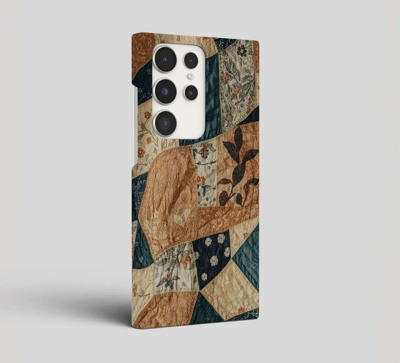 Patchwork-Quilt mit floralen und abstrakten Mustern Samsung Hülle von DesignDoodle