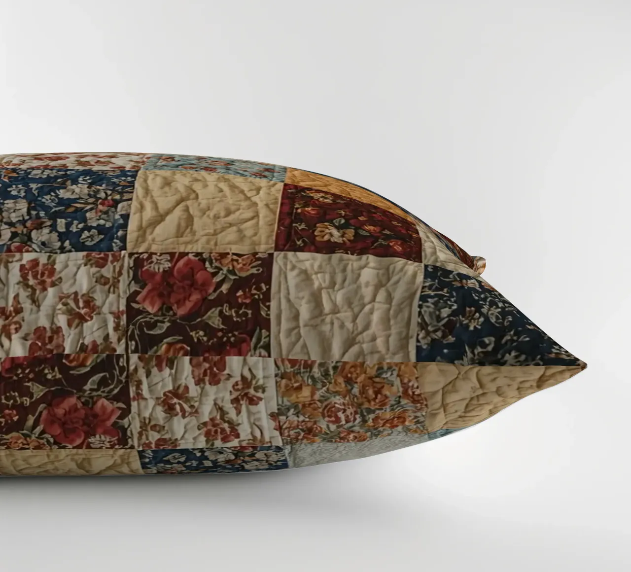 Trapunta patchwork con quadrati floreali e trapuntati cuscino da DesignDoodle