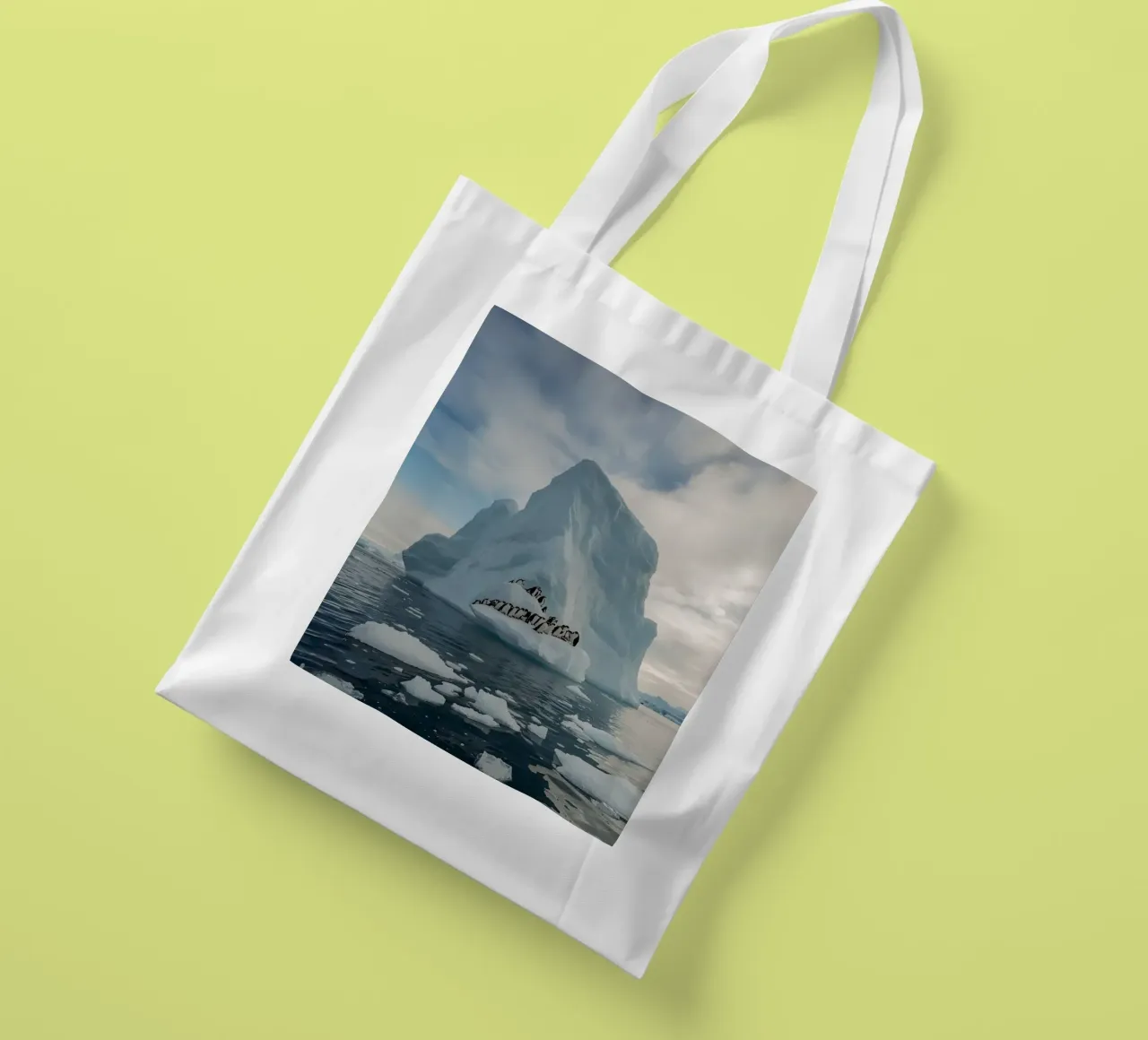 Pinguini su un iceberg in acque fredde borsa in juta da DesignDoodle