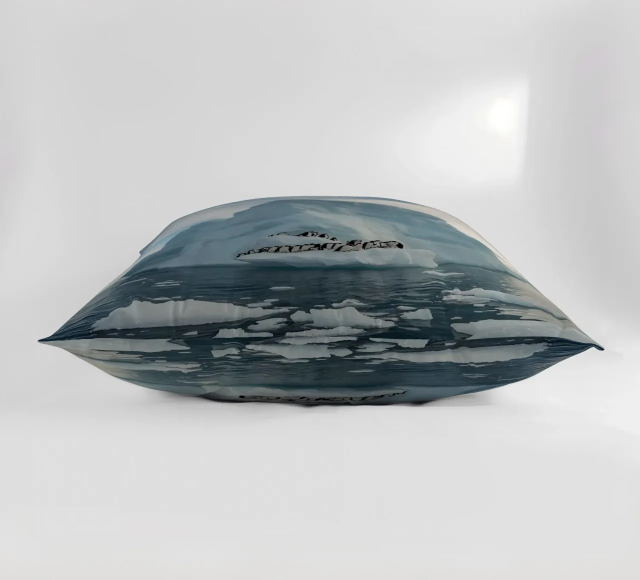 Pinguini su un iceberg in acque fredde cuscino da DesignDoodle