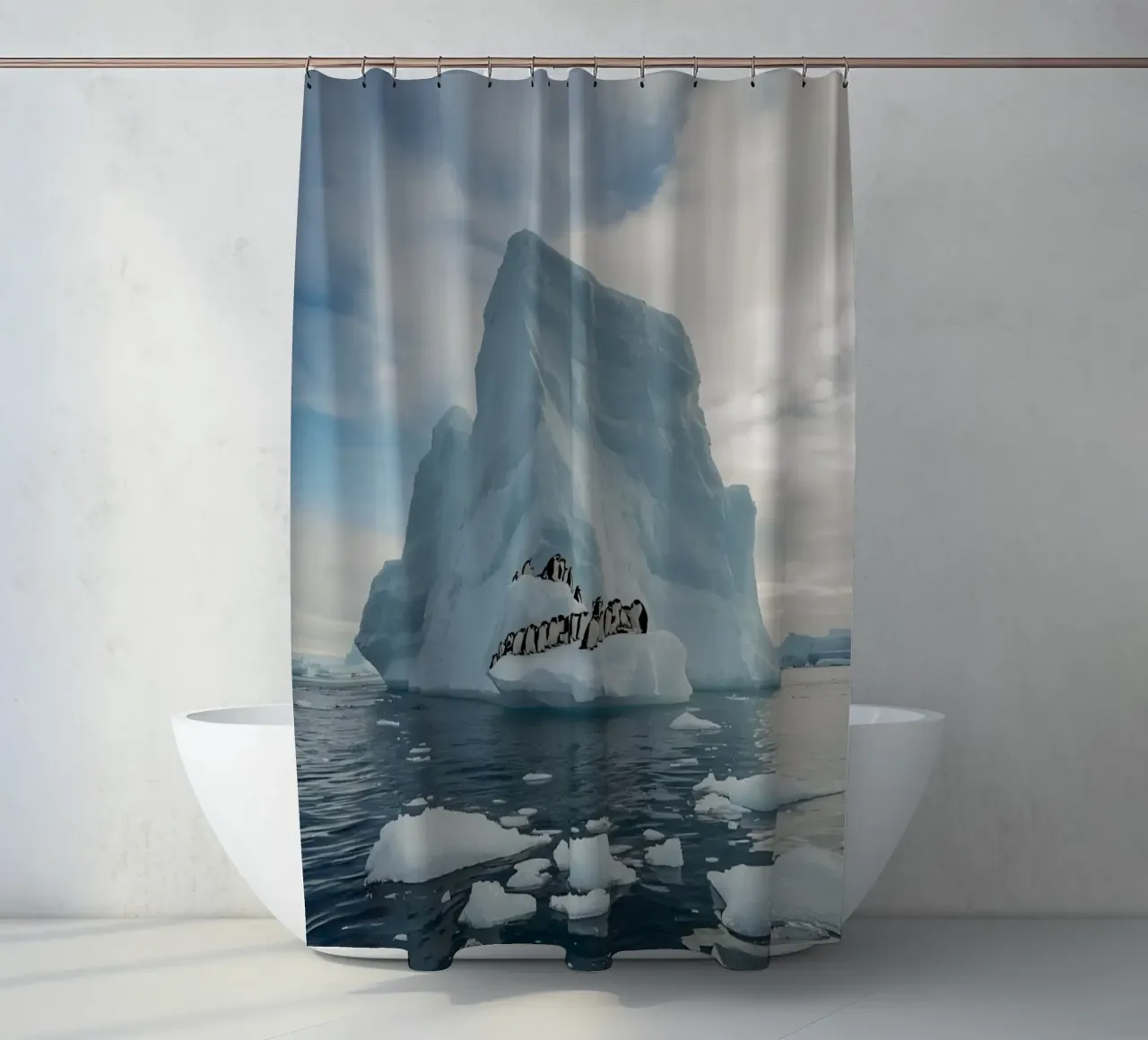 Pinguini su un iceberg in acque fredde tenda da doccia da DesignDoodle
