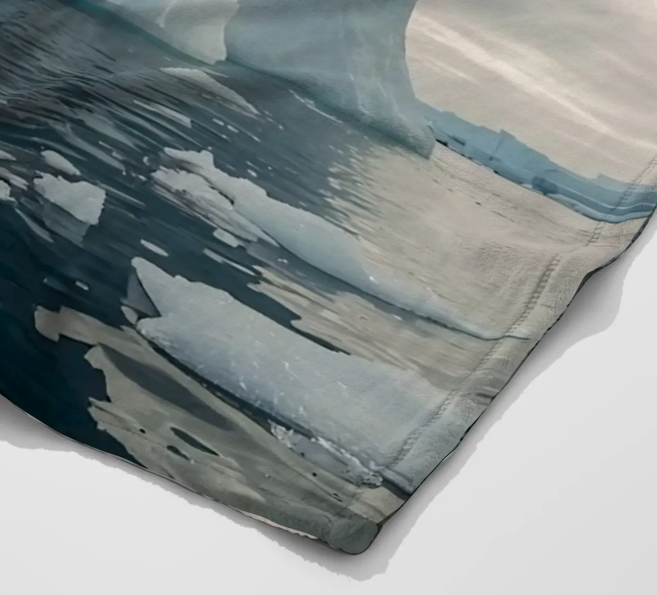 Pinguini su un iceberg in acque fredde coperta in pile da DesignDoodle