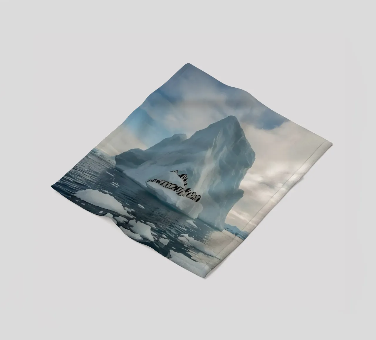 Pinguini su un iceberg in acque fredde coperta in pile da DesignDoodle