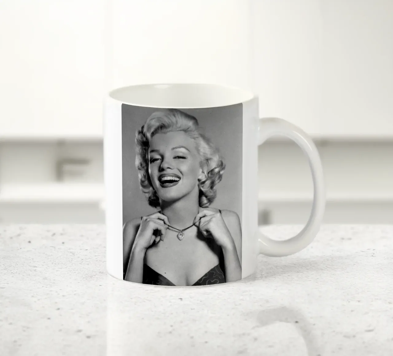 Marilyn Monroe vintage in bianco e nero tazza in ceramica da valentinomartinst