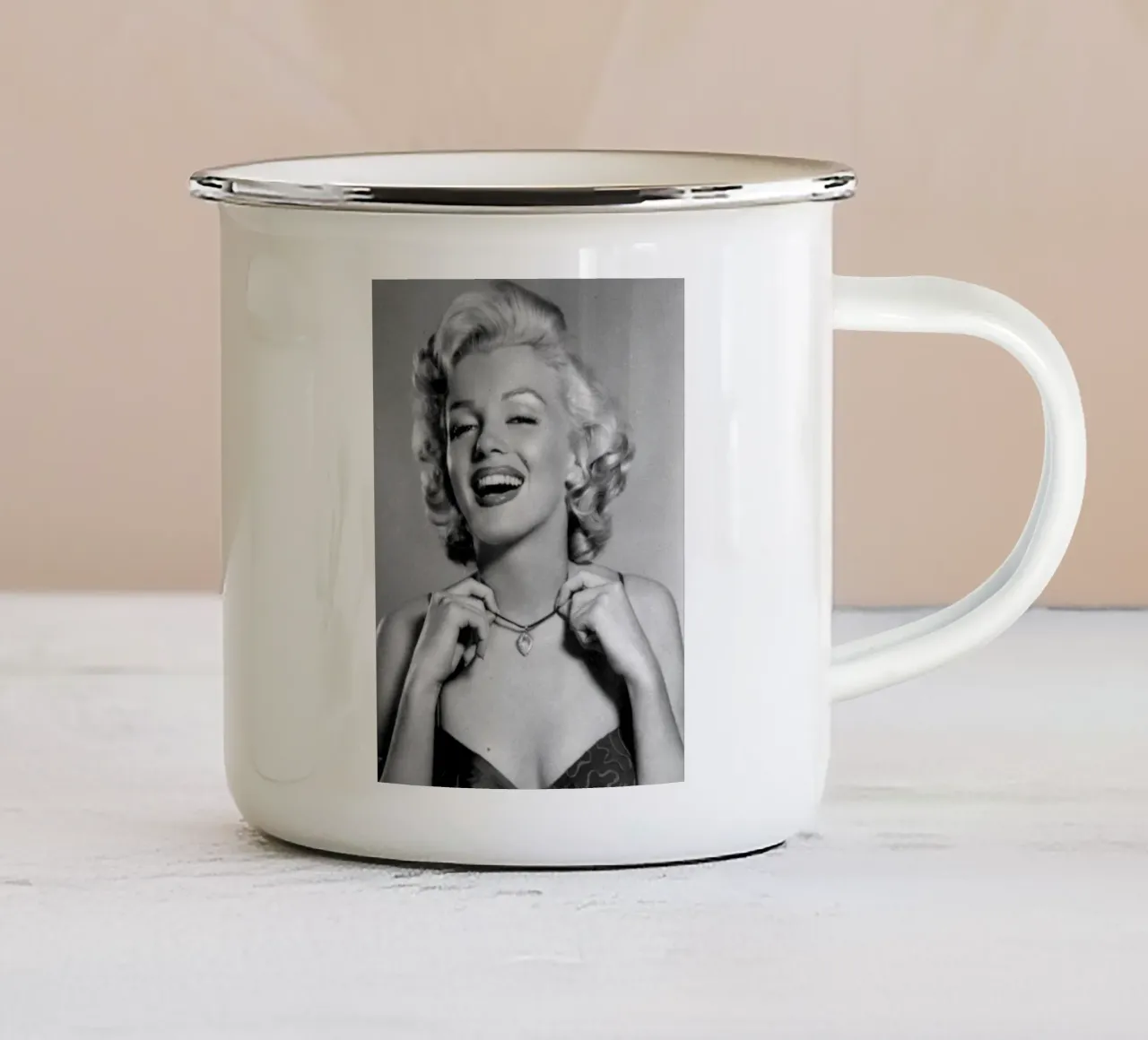 Marilyn Monroe vintage in bianco e nero tazza in smalto da valentinomartinst