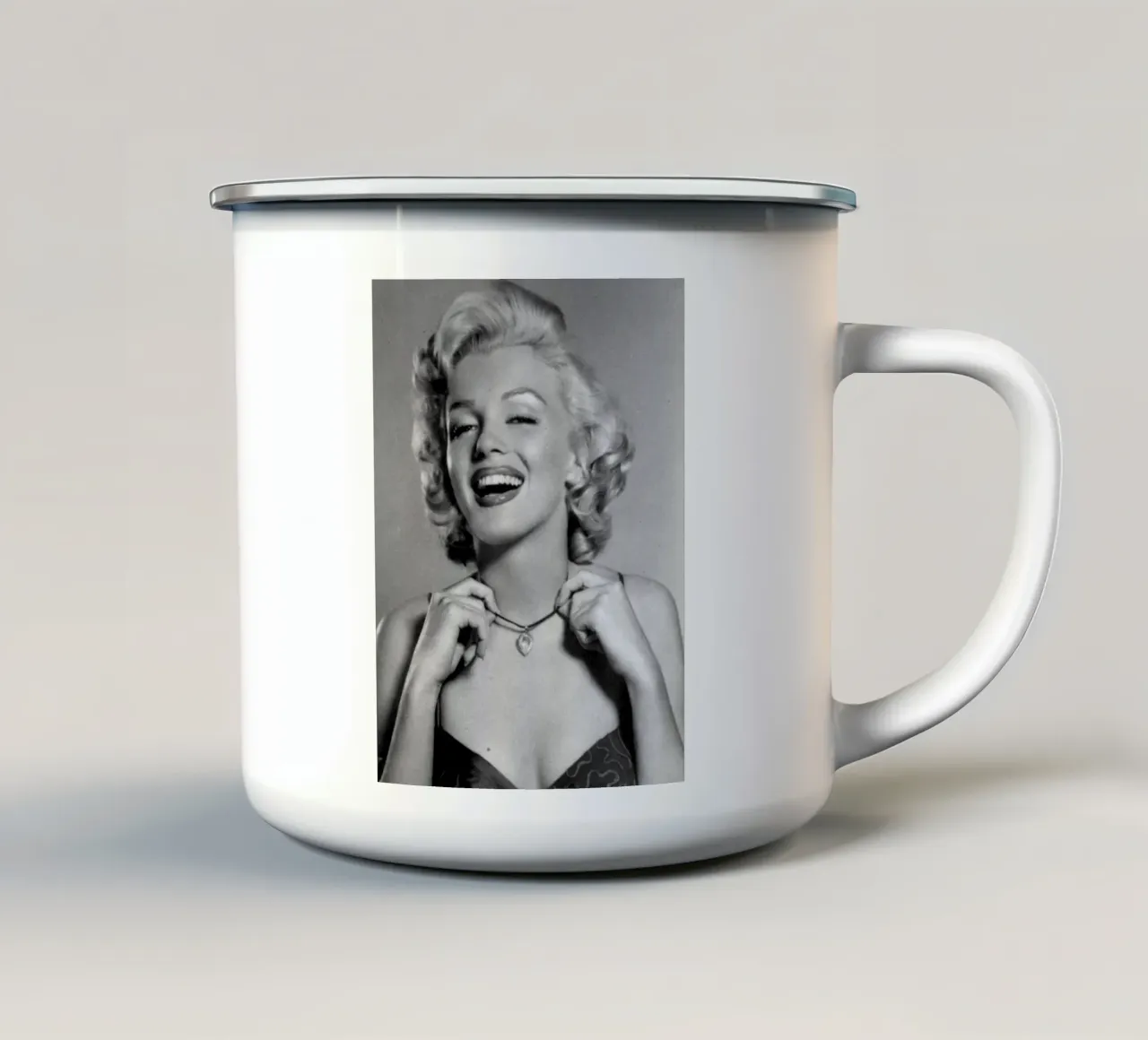 Marilyn Monroe vintage in bianco e nero tazza in smalto da valentinomartinst