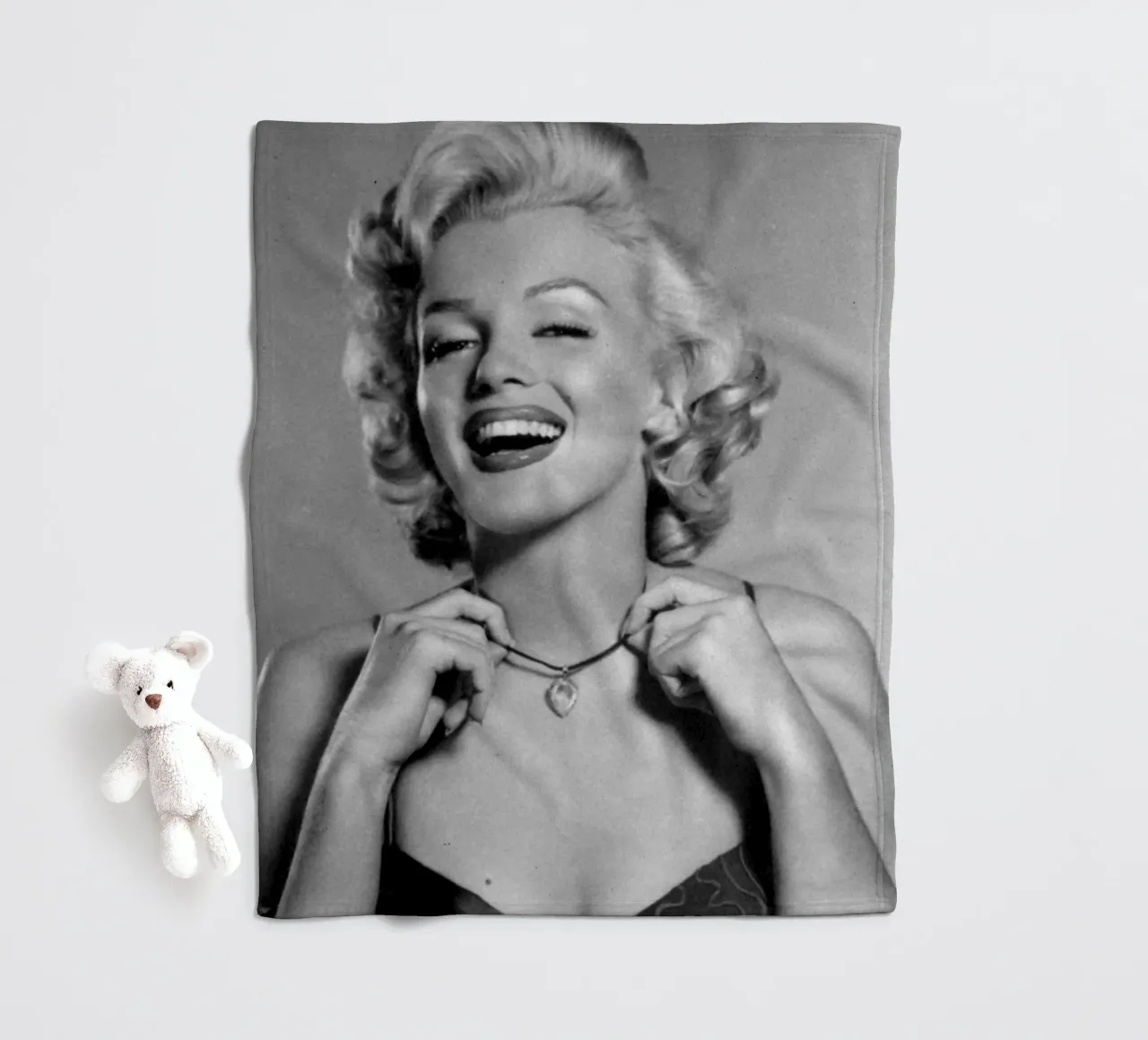Marilyn Monroe vintage in bianco e nero coperta in pile da valentinomartinst