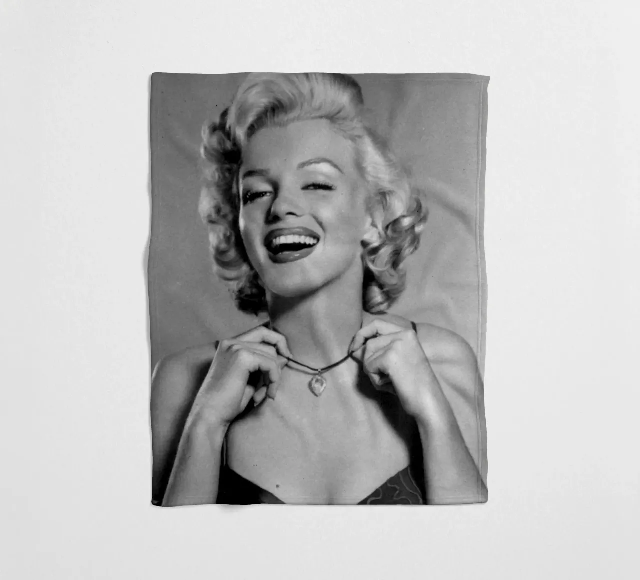Marilyn Monroe vintage in bianco e nero coperta in pile da valentinomartinst