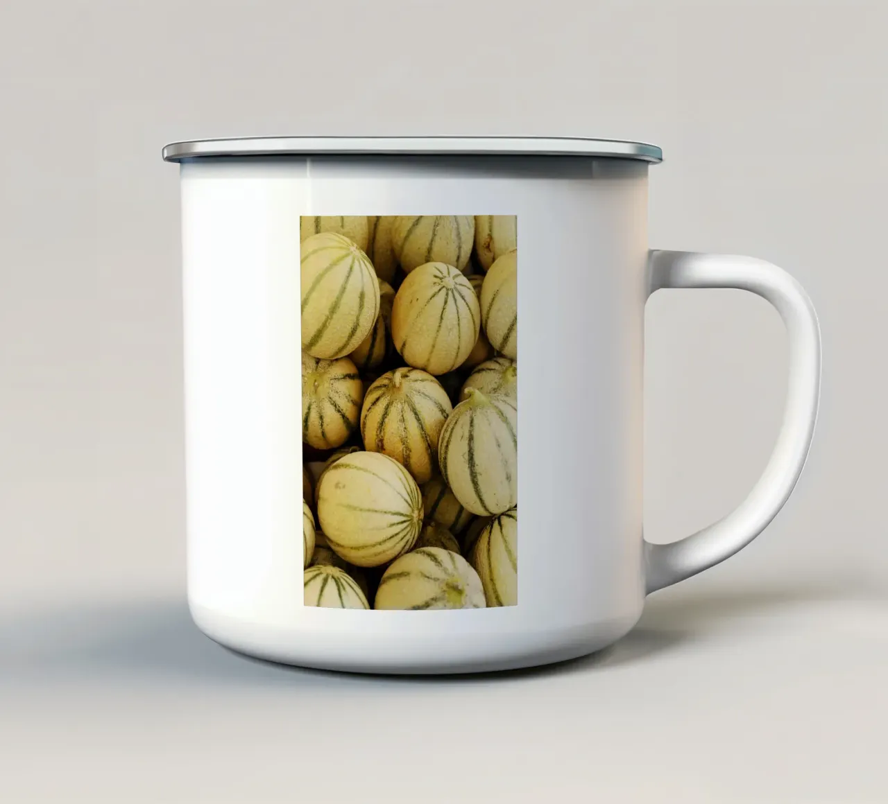 Honig - Melonen in languedoc-roussillon (Frankreich) Emaille Tasse von Simon Koy