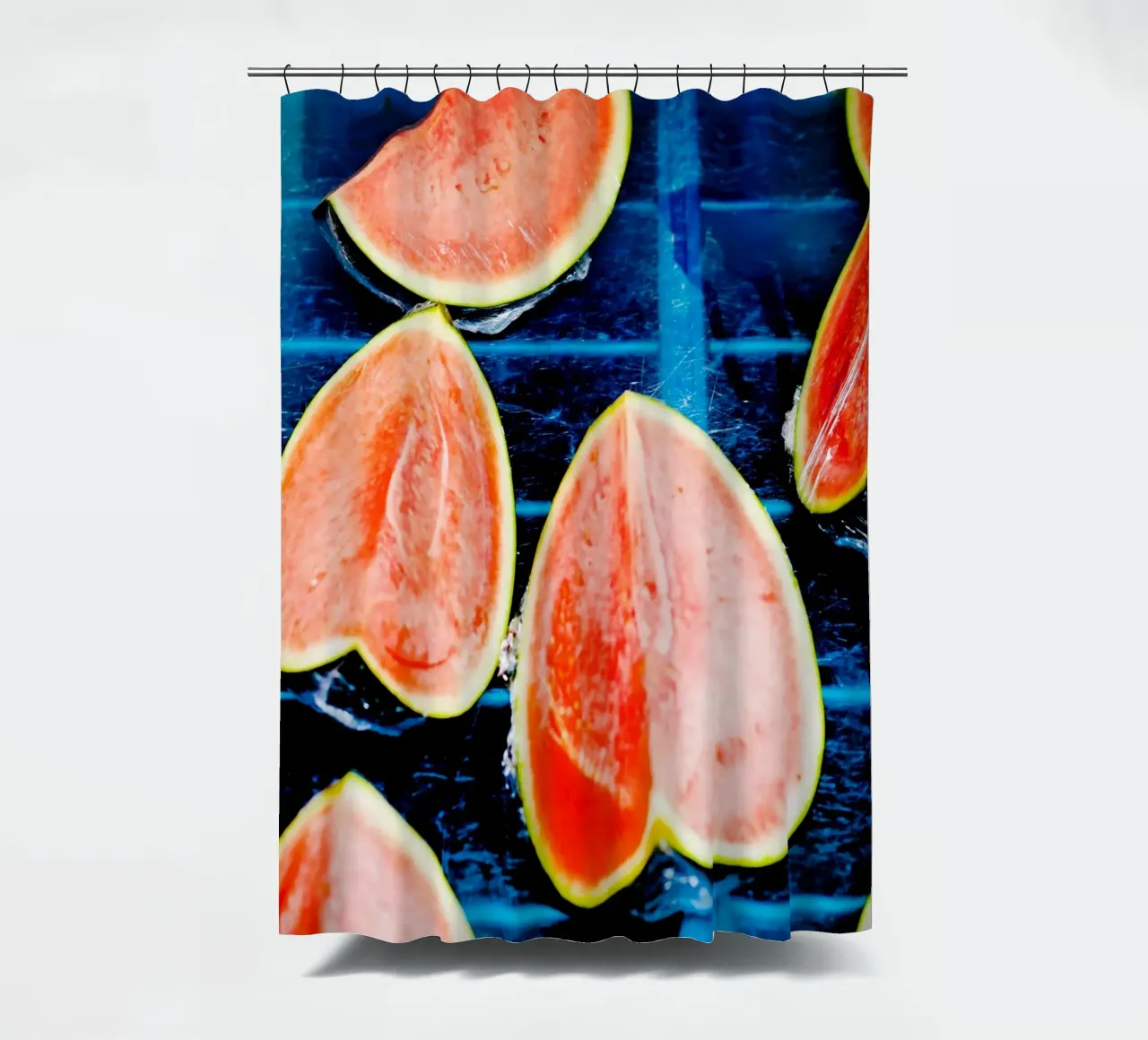 Wassermelonen in Languedoc-Roussillon (Frankreich) Duschvorhang von Simon Koy