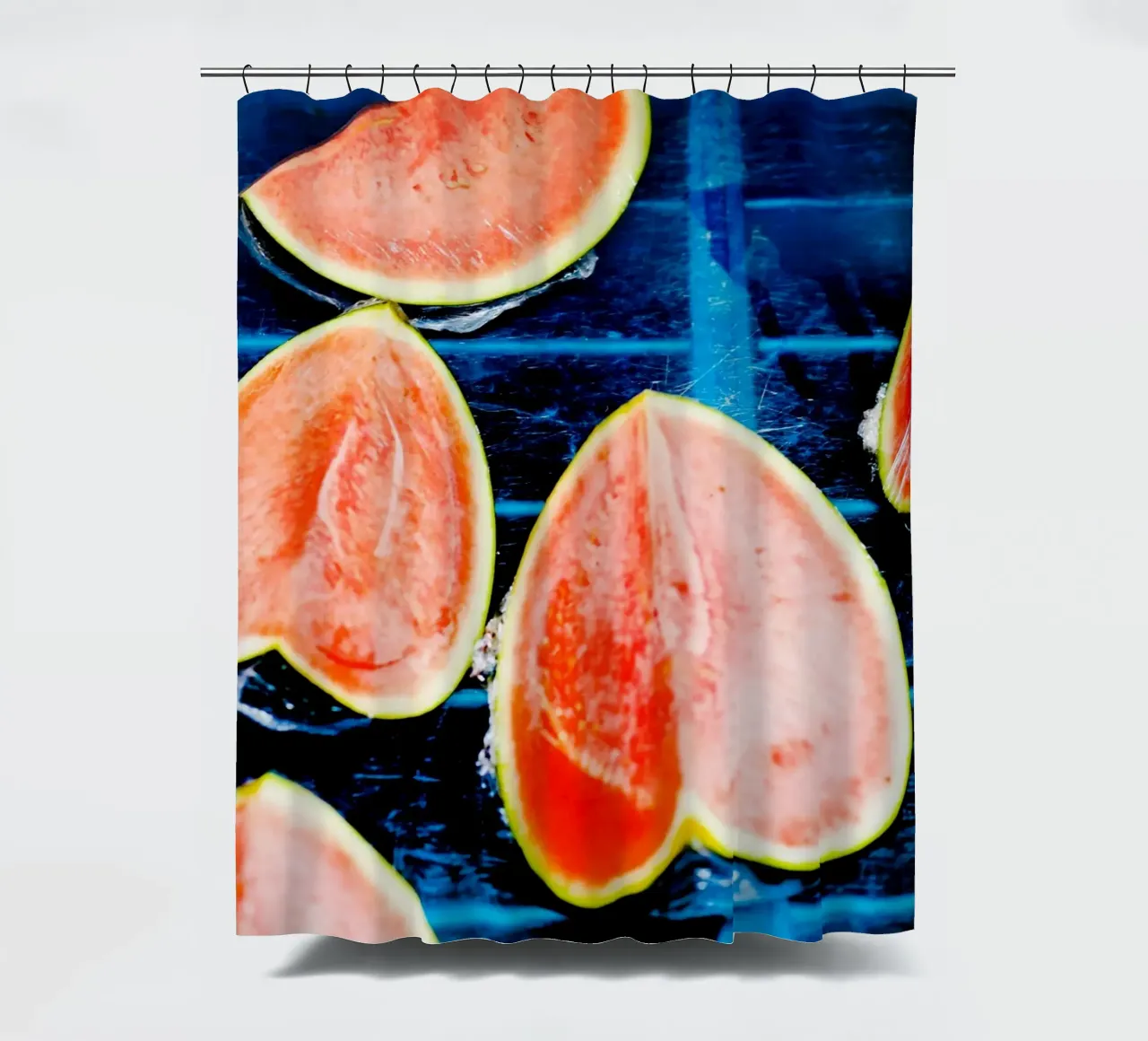 Wassermelonen in Languedoc-Roussillon (Frankreich) Duschvorhang von Simon Koy