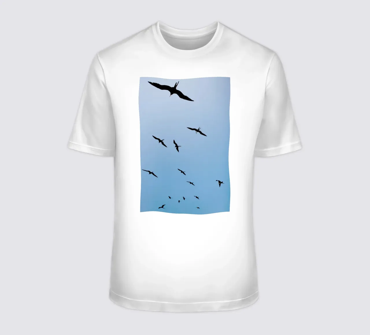 Zeemeeuwen in Peru (Al Nuro) t-shirt van Simon Koy