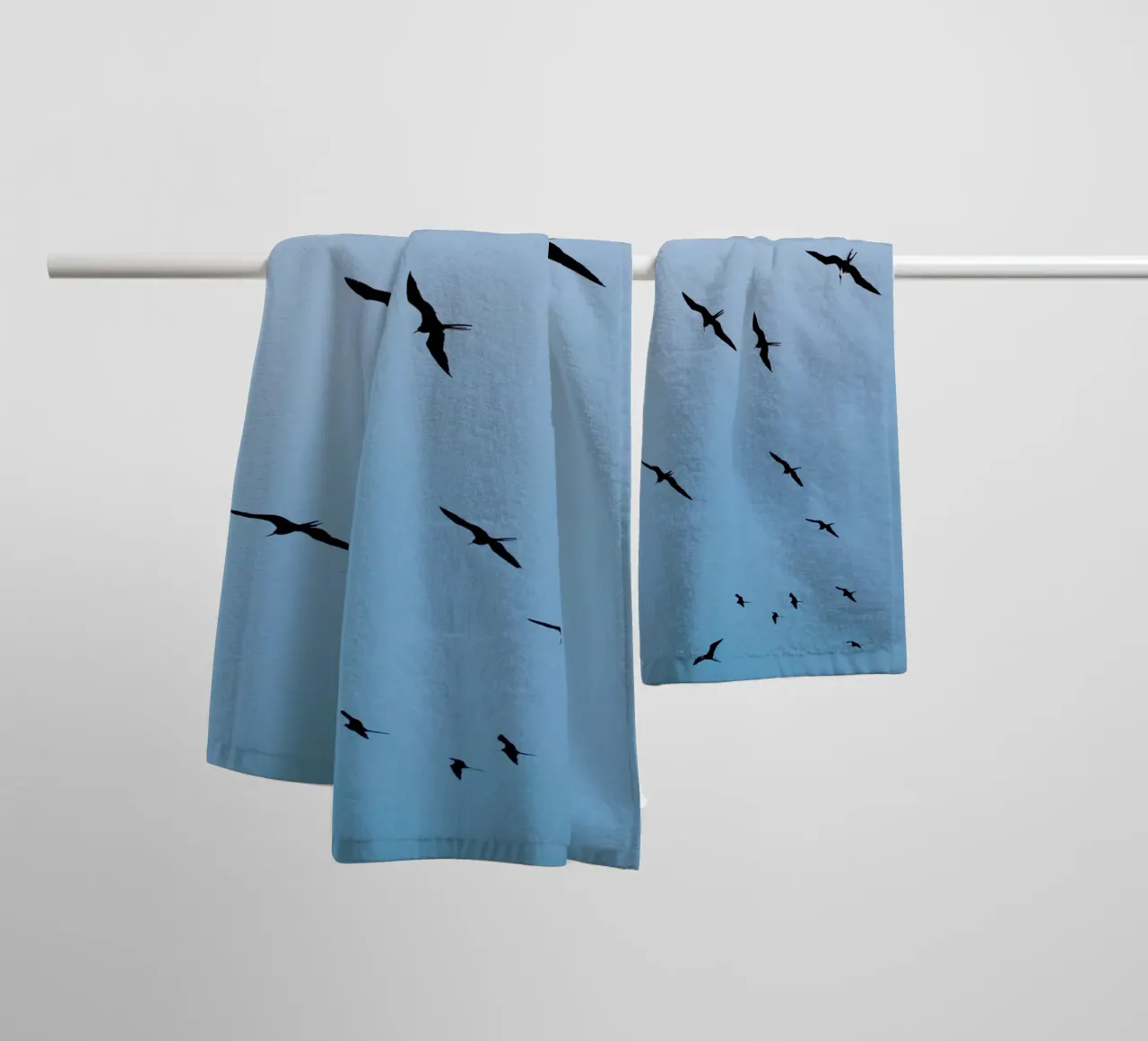 Zeemeeuwen in Peru (Al Nuro) badhanddoek van fotokunst