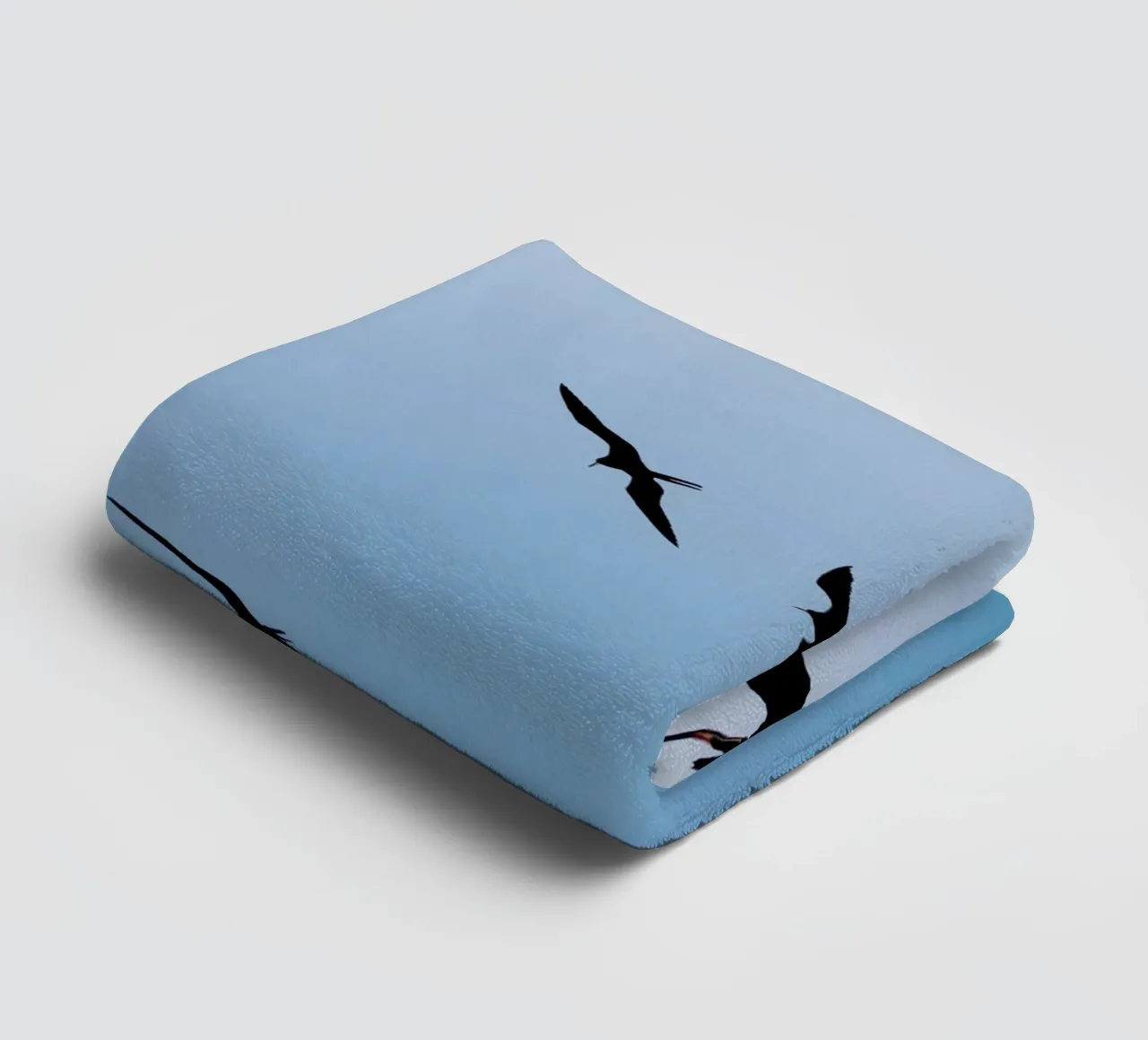 Zeemeeuwen in Peru (Al Nuro) badhanddoek van fotokunst