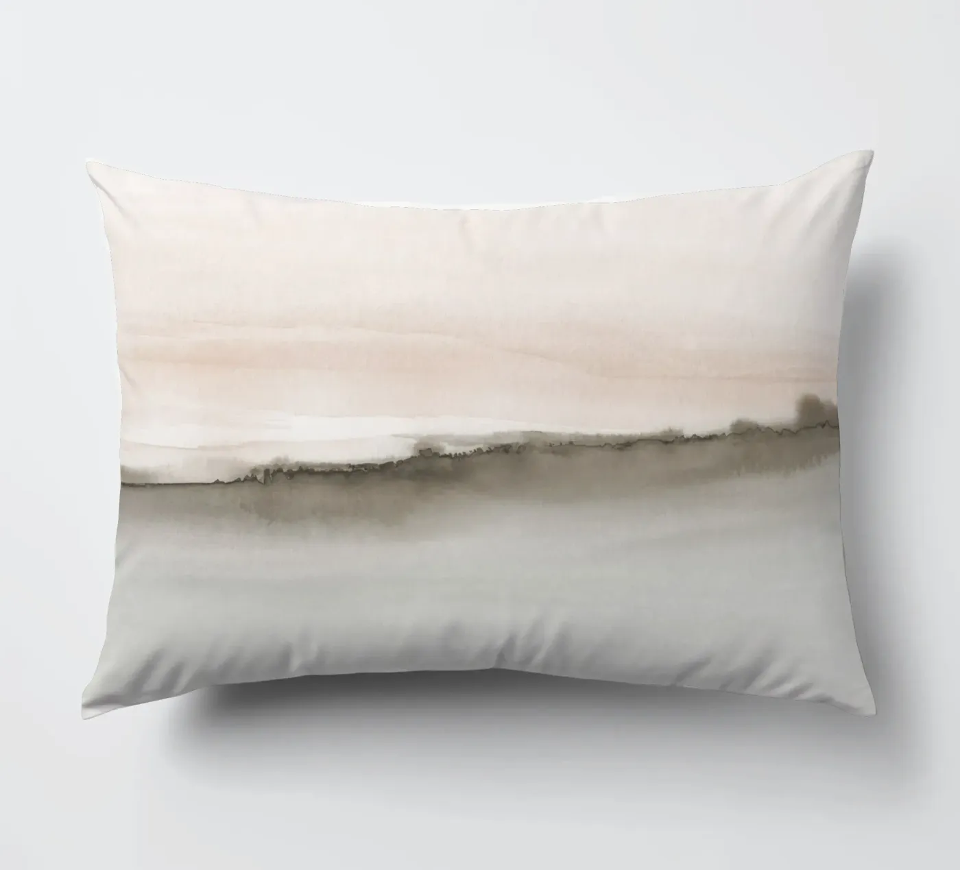 Paesaggio minimalista nei toni tenui della terra cuscino da NouveauPrints