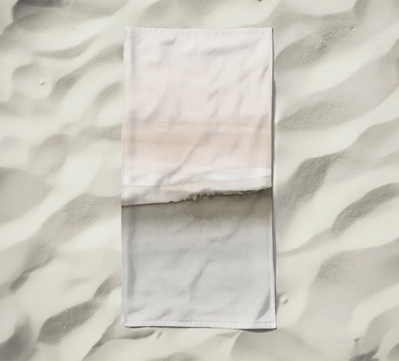 Minimalistisch landschap in zachte aardetinten strandhanddoek van NouveauPrints