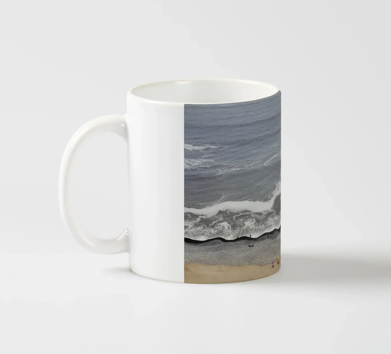 Spiaggia di Millaflorres - Lima (Perù) tazza in ceramica da Simon Koy