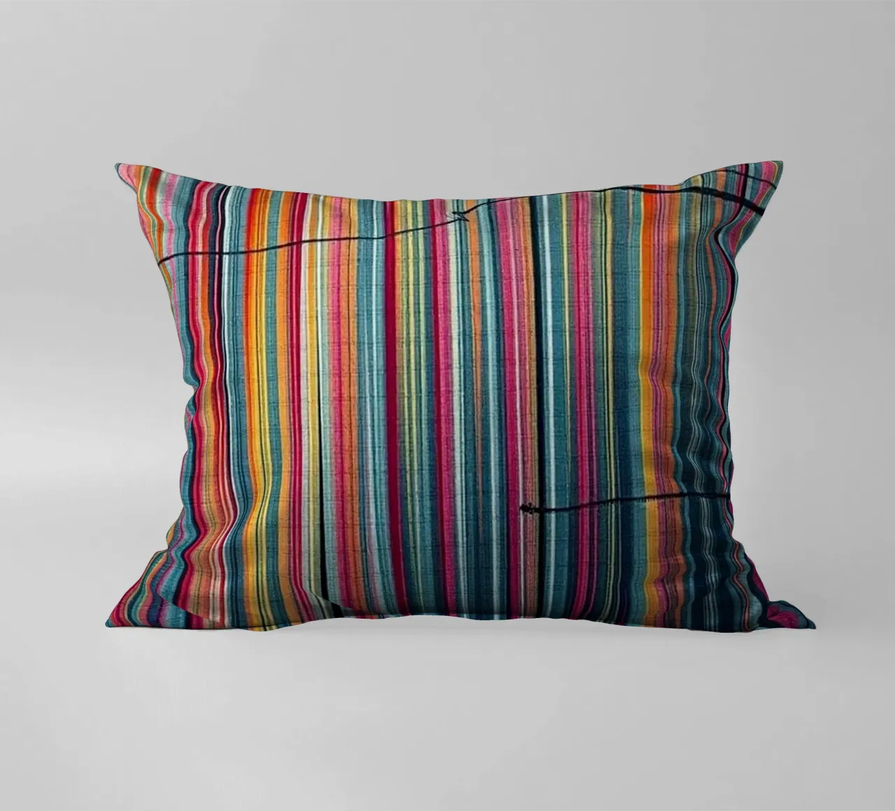 Spettro vibrante: Un'arte moderna astratta a linee verticali cuscino da Artistic-shop