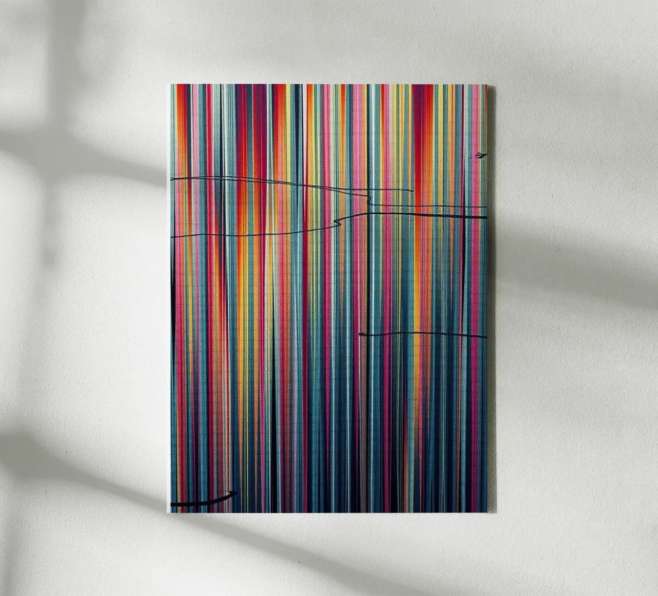 Lebendiges Spektrum: Eine moderne abstrakte vertikale Linienkunst Leinwand von Artistic-shop