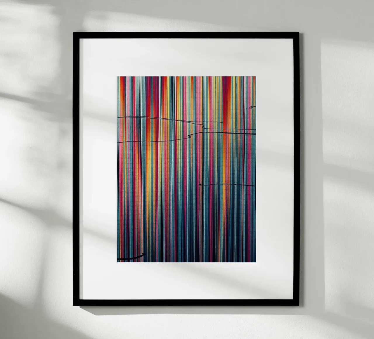 Spettro vibrante: Un'arte moderna astratta a linee verticali carta hahnemühle da Artistic-shop