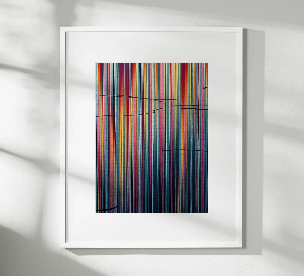 Spettro vibrante: Un'arte moderna astratta a linee verticali carta hahnemühle da Artistic-shop