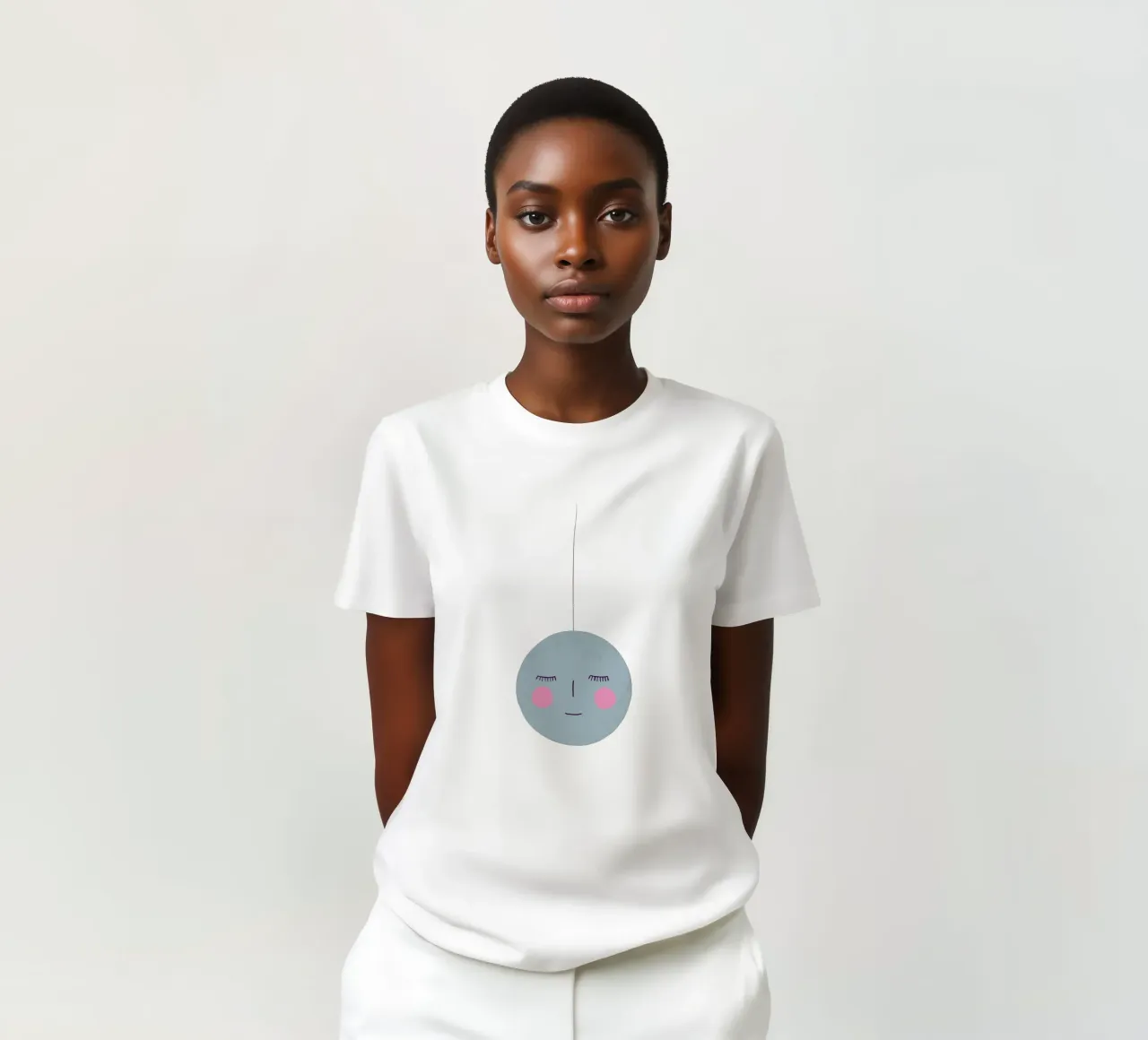 Guaina per albero di Natale con viso blu t-shirt da Sophie Augustin Illustration