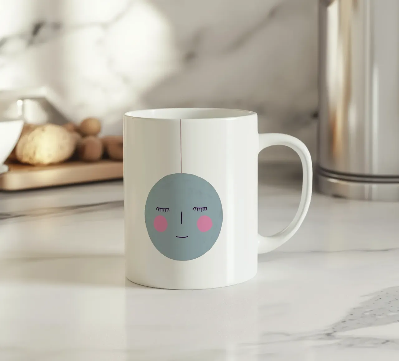Guaina per albero di Natale con viso blu tazza in ceramica da Sophie Augustin Illustration