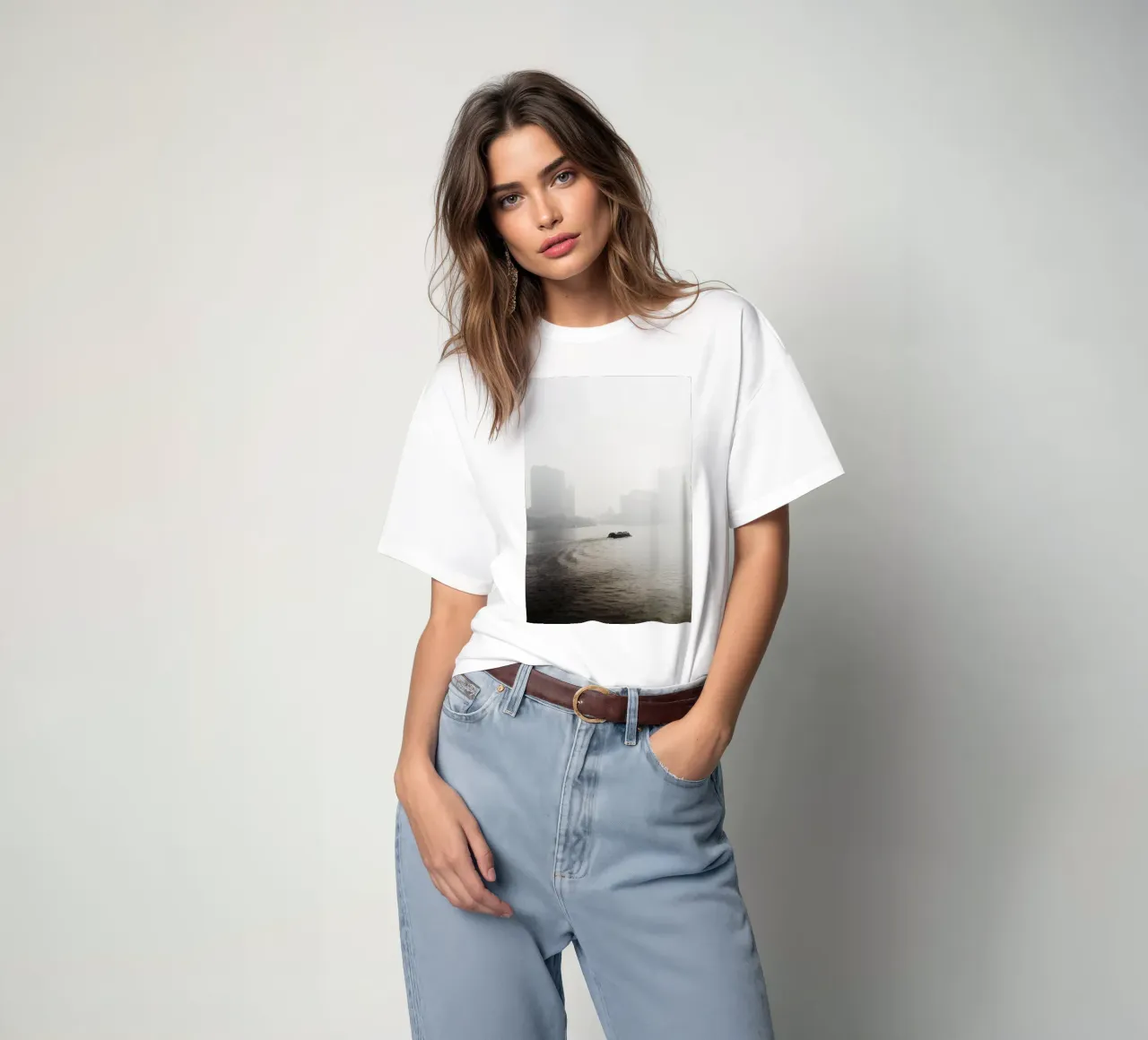 Battello sul Nilo al Cairo (Egitto) t-shirt da Simon Koy